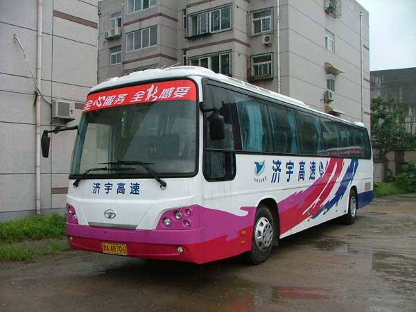 客車(chē)爆炸?大巴租車(chē)教你行車(chē)過(guò)程中客車(chē)突然起火應(yīng)如何逃生?